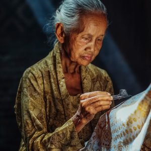 Nenek pembuat Batik di Kampung Batik Yogyakarta